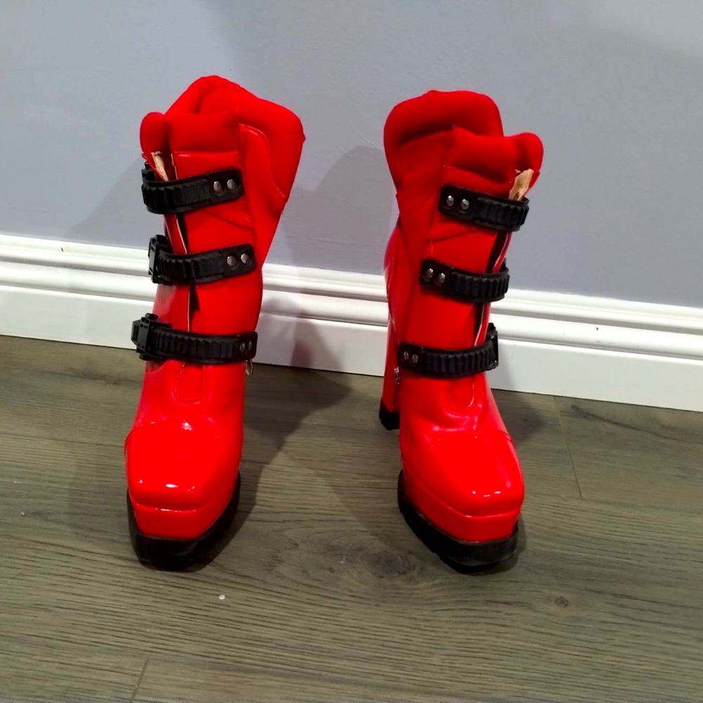 Red/black chunky heel boot